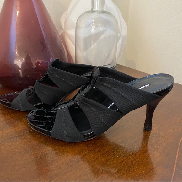 Donald J Pliner Aviva Croco Patent Sandal - Picture 1 of 7